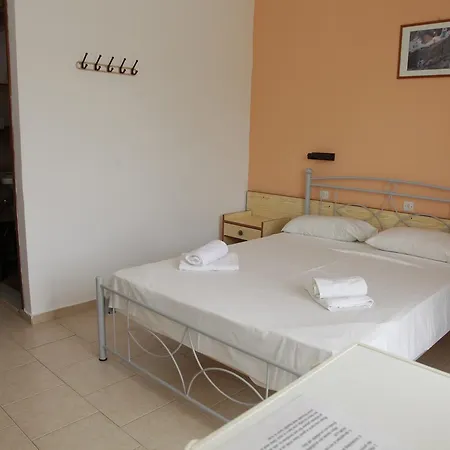 Kastelli Hotel, Hotel