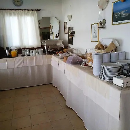 Kastelli Hotel, Hotel *