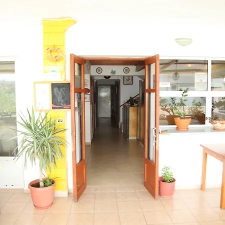 Kastelli Hotel, Afando