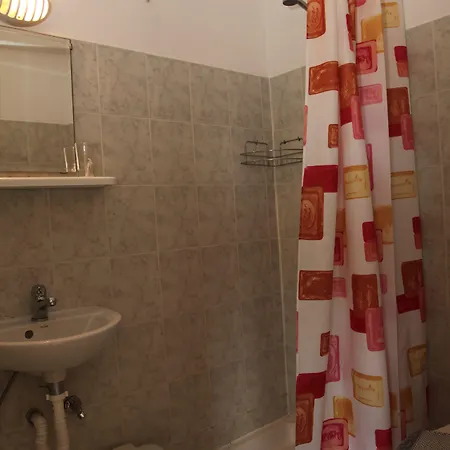 Kastelli Hotel, Hotel *