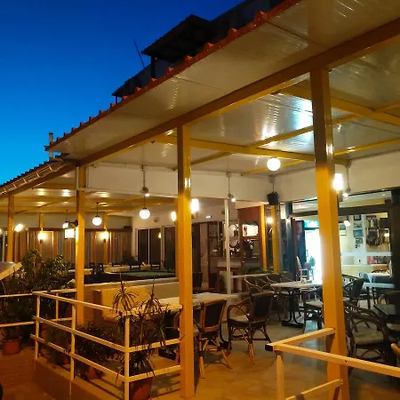 Kastelli Hotel, فندق
