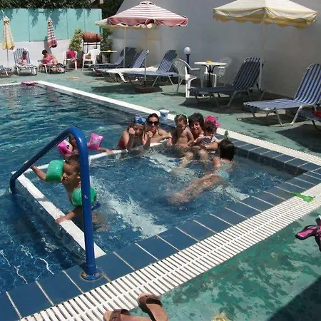 Kastelli Hotel, فندق أفانتو
