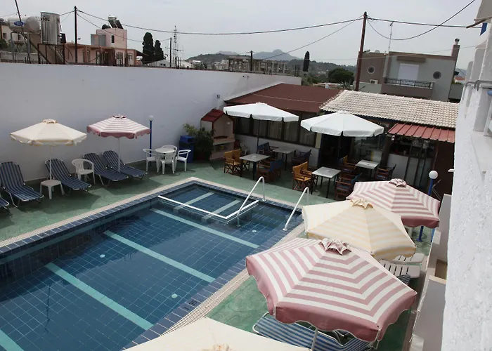 Kastelli Hotel, Hotel *