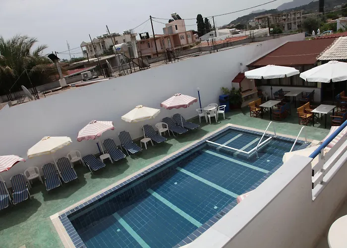 Kastelli Hotel, Hotel *